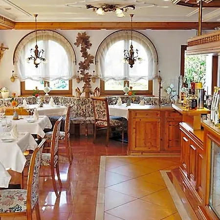 Schwarzenbergs Traube Hotel